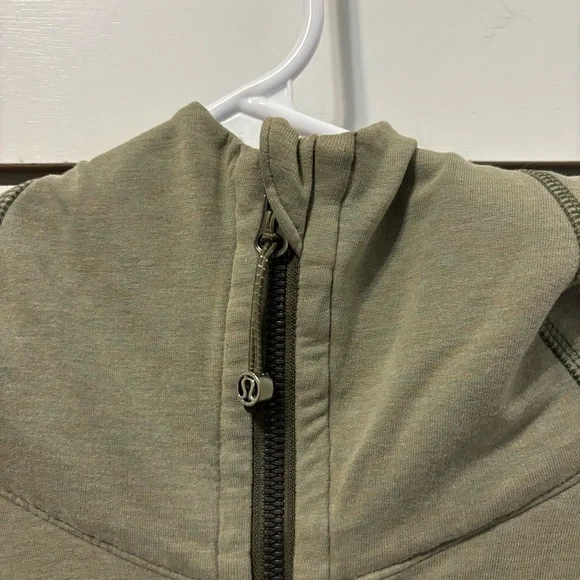 Lululemon On The Daily Hoodie
Heathered Fatigue Fog - Picture 12 of 12